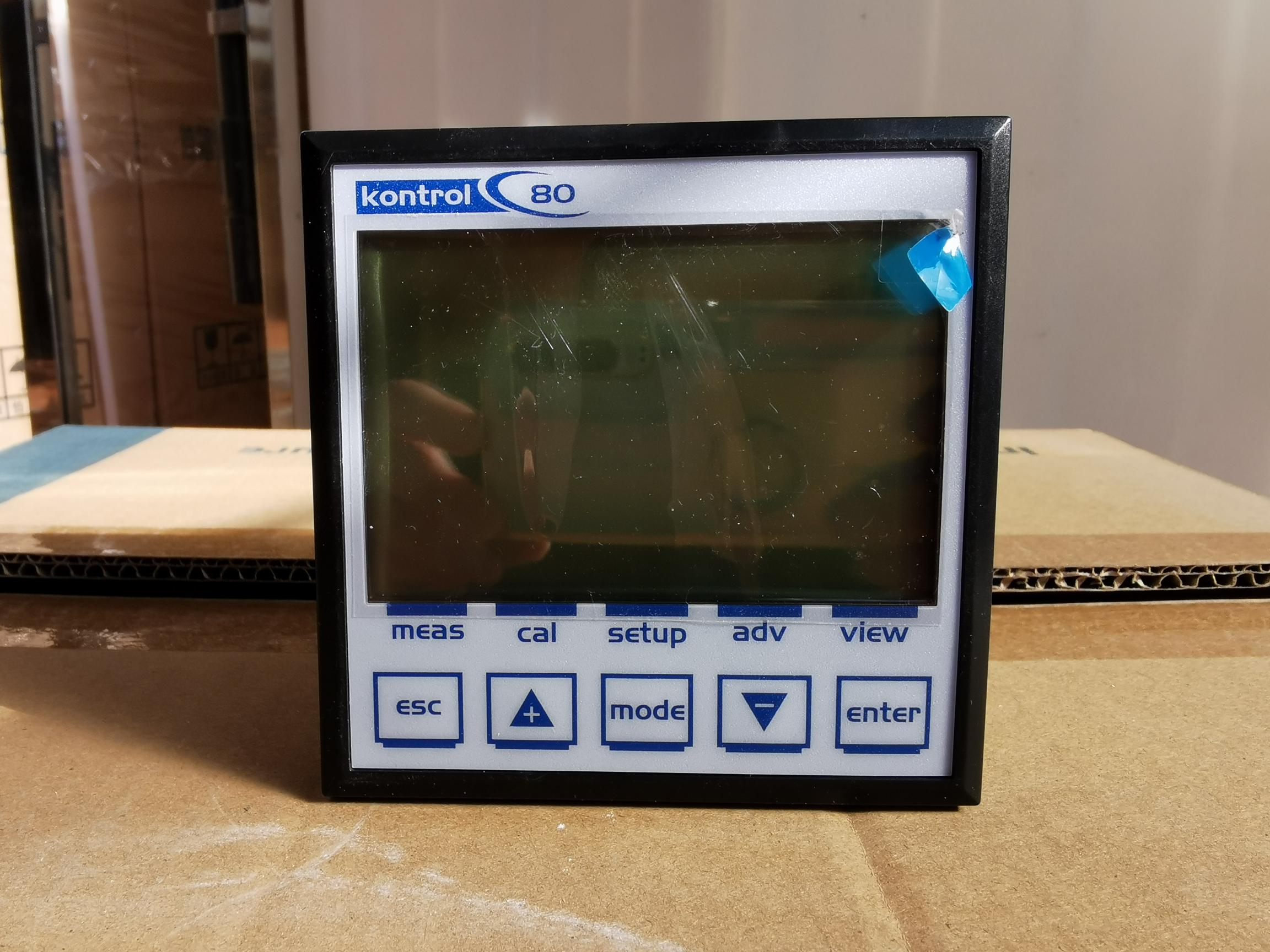 外形尺寸 96x96x42毫米，盤式安裝- 防護(hù)等級: IP65（前面板）,IP20（后蓋）- -10-150°C（溫度）- 精度: 0.1%- 2路繼電器: 250 VAC,5 A- 2路4-20 mA電流輸出，800OhmpH/ORP儀表量程: 0.00 - 14 pH; ± 2000 mV;-